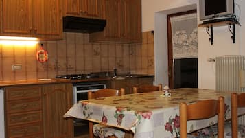 Apartment, 2 Bedrooms | Private kitchenette | Fridge, microwave, stovetop, cookware/dishes/utensils