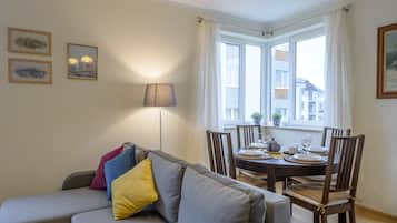 Apartment | Living area | Flat-screen TV