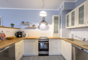 아파트 | 전용 주방 | 냉장고, 전자레인지, 오븐, 쿡탑