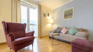 Apartment | Living area | Flat-screen TV
