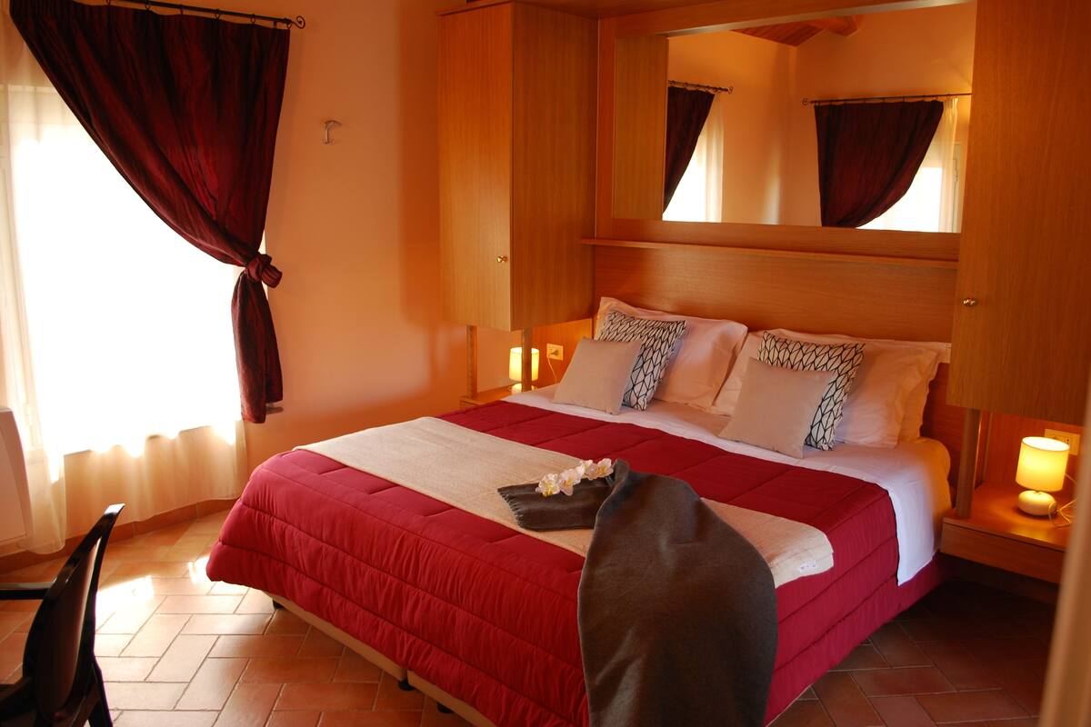 Apartamento superior, 1 habitación | Escritorio y wifi gratis