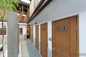 In-room safe, blackout drapes, free WiFi, bed sheets - 158 Hostel (Tainan)