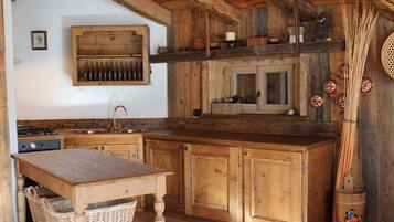 Apartment, 2 Bedrooms | Private kitchenette | Fridge, oven, stovetop, dishwasher