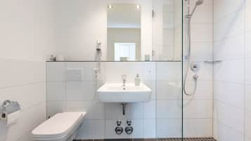 Economy-Zimmer (C76) | Badezimmer | Dusche, Haartrockner, Handtücher, Seife