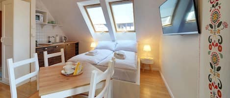 Tabla de planchar con plancha, wifi gratis y ropa de cama