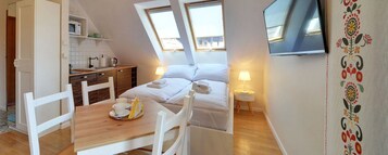 Tabla de planchar con plancha, wifi gratis y ropa de cama 