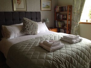 Double Room, 1 King Bed, Private Bathroom, Garden View - Hazelbank (Uig)