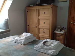 Room, 1 King Bed, Garden View - Hazelbank (Uig)