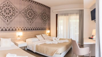 Triple Room | In-room safe, free WiFi, bed sheets