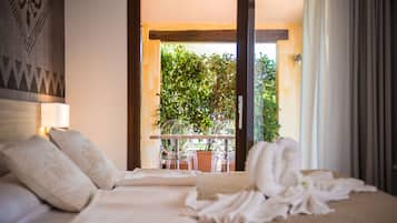Triple Room | In-room safe, free WiFi, bed sheets
