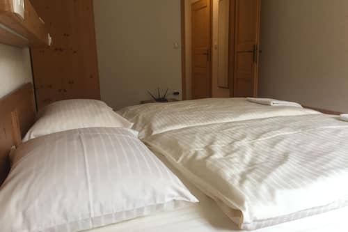 Double Room, 2 Single Beds