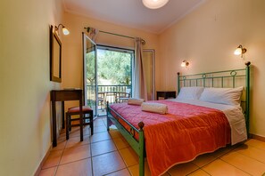 Apartamento, vistas al mar | Caja fuerte, escritorio, sistema de insonorización y wifi gratis