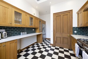 Apartment (5 Bedrooms) | Private kitchen | Fridge, dishwasher, electric kettle, cookware/dishes/utensils