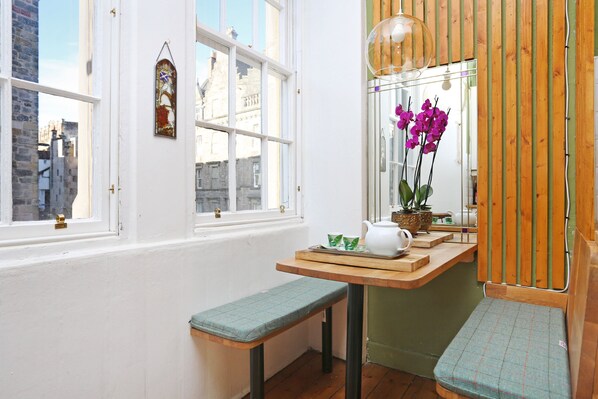 公寓 (1 Bedroom) | 私人厨房 | 冰箱、微波炉、炉灶、电热水壶