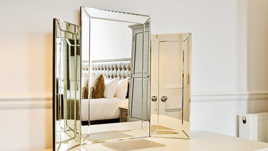 JOIVY Luxury George Street Apartments: Edinburgh Suite