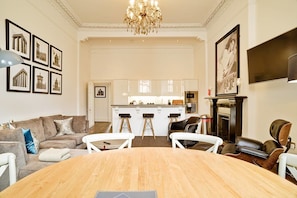 Dining - JOIVY Luxury George Street Apartments: Edinburgh Suite (Edinburgh)