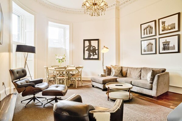 Apartment (3 Bedrooms) | Living room - JOIVY Luxury George Street Apartments: Edinburgh Suite (Edinburgh)