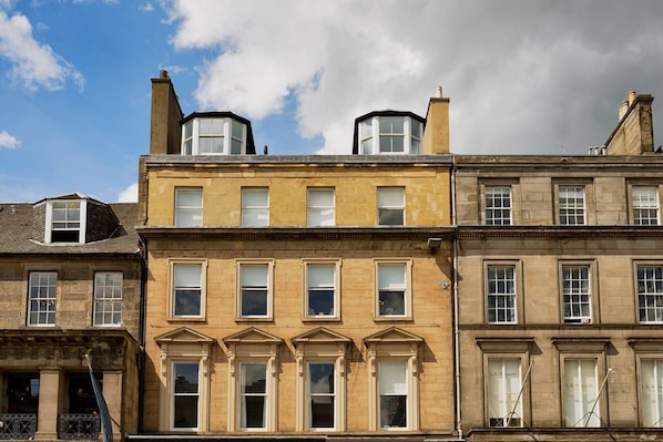 Exterior - JOIVY Luxury George Street Apartments: Edinburgh Suite (Edinburgh)