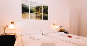 Top 2 | Soundproofing, iron/ironing board, free WiFi, bed sheets