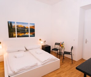 Top 4 | Soundproofing, iron/ironing board, free WiFi, bed sheets - My City Apartments am Naschmarkt (Vienna)