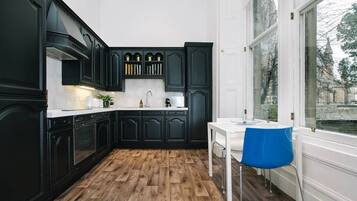 Full-sized fridge, oven, electric kettle, toaster