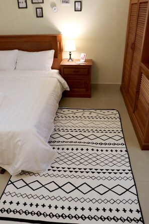 Double Room, Shared Bathroom, City View | Desk, free WiFi, bed sheets - HipLivin (Siem Reap)