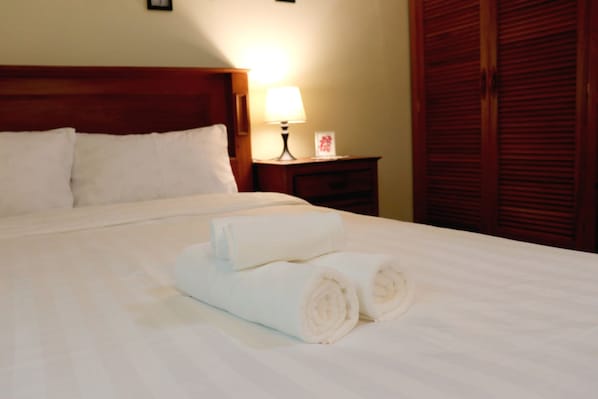 Double Room, Shared Bathroom, City View | Desk, free WiFi, bed sheets