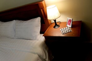 Kamar Double, kamar mandi umum, pemandangan kota | Meja kerja, Wi-Fi gratis, dan seprai linen