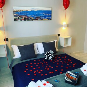 Chambre Deluxe, 1 grand lit | Ameublement personnalisé, bureau, rideaux occultants