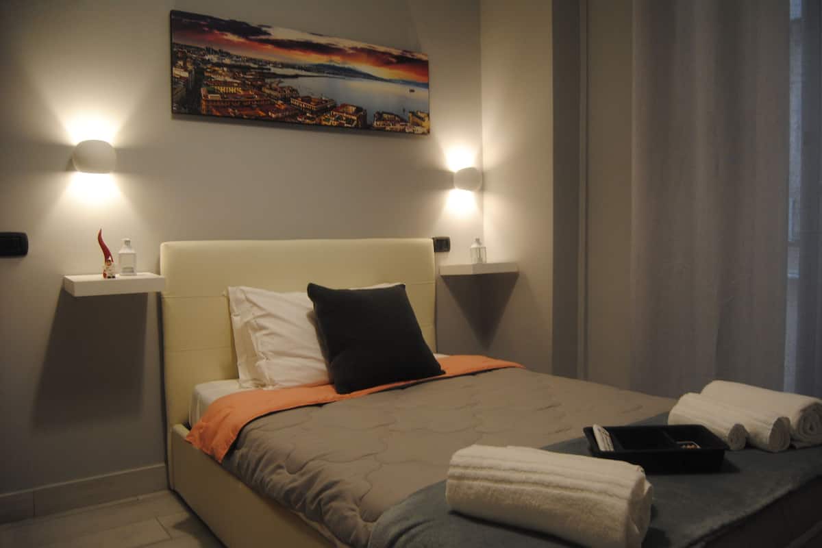 Romantic Room, 1 Double Bed | Individually furnished, desk, blackout drapes, soundproofing