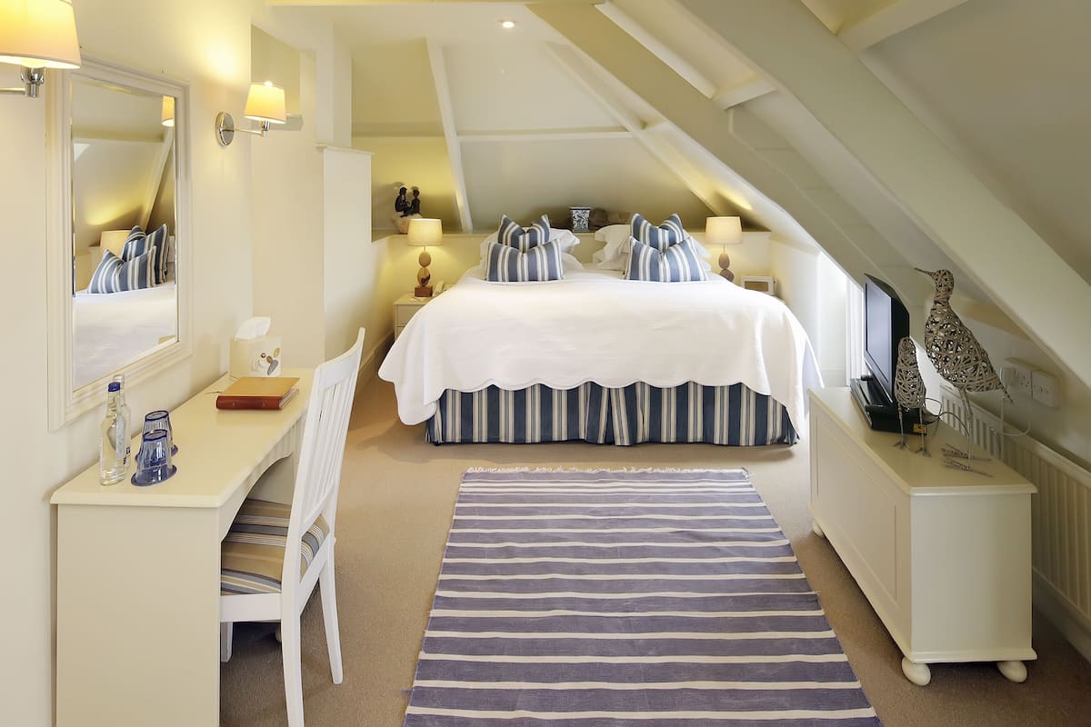 Executive Double Room (Room 7) | Hypo-allergenic bedding, desk, soundproofing, iron/ironing board