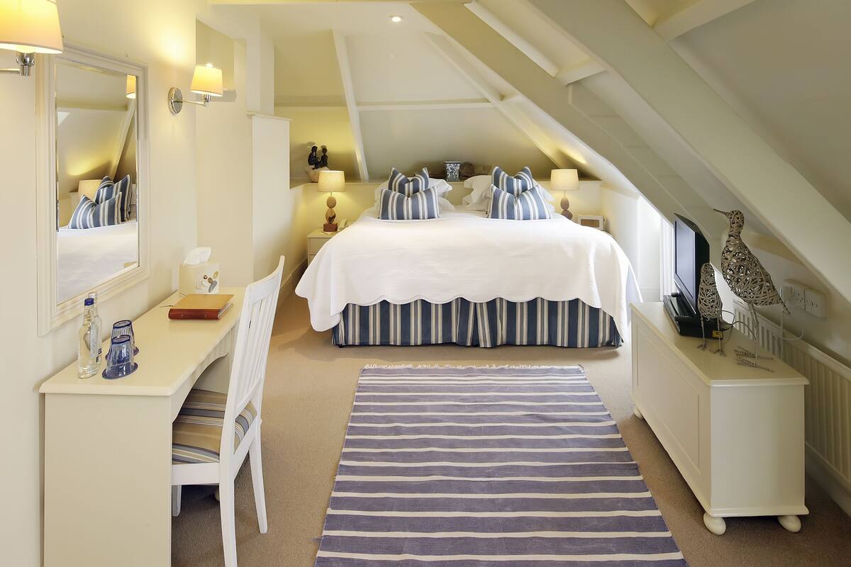 Executive Double Room (Room 7) | 1 bedroom, hypo-allergenic bedding, desk, soundproofing