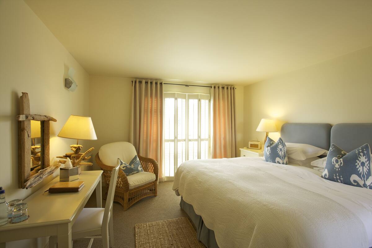 Superior Double Room (Room 14) | Hypo-allergenic bedding, desk, soundproofing, iron/ironing board