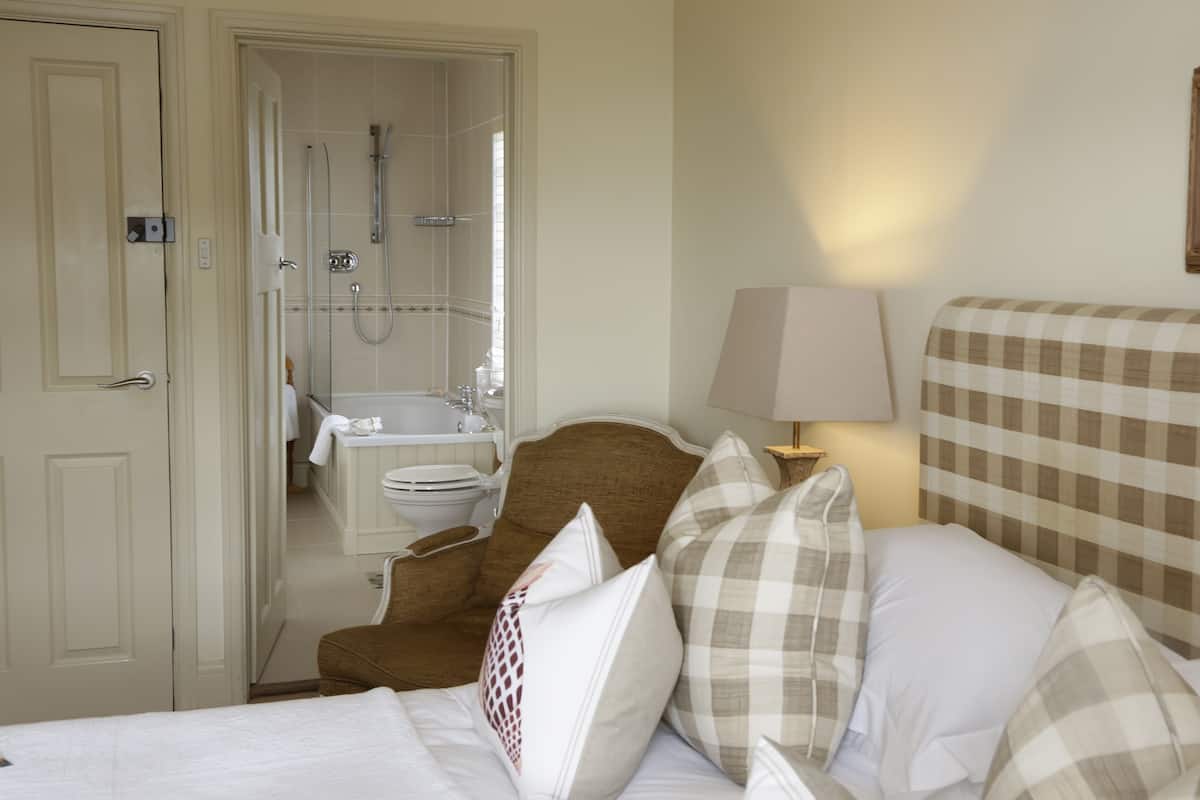 Standard Double or Twin Room (Room 4) | Hypo-allergenic bedding, desk, soundproofing, iron/ironing board