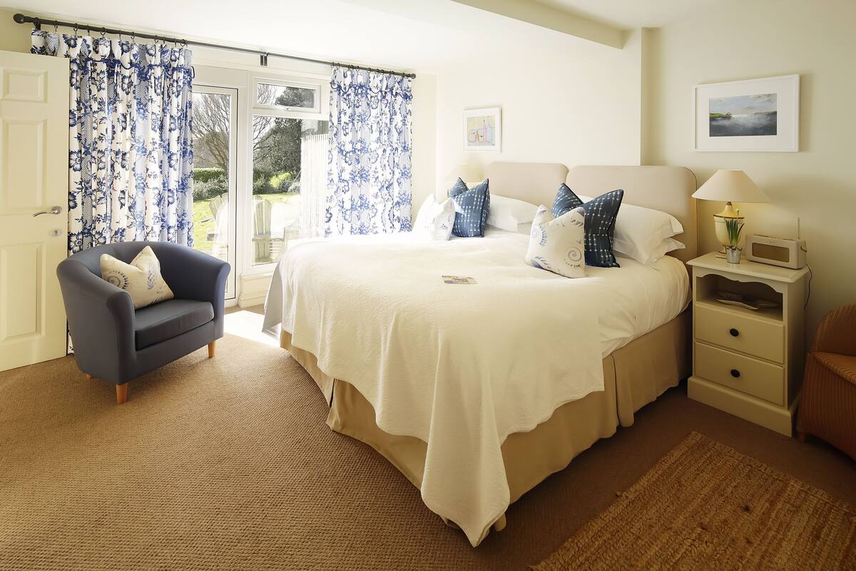 Superior Double or Twin Room (Room 8) | Hypo-allergenic bedding, desk, soundproofing, iron/ironing board