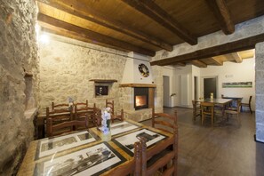 包含每日当地美食早餐