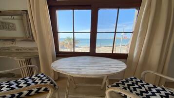 Kamar Deluks, pemandangan laut | 1 kamar tidur, seprai premium, isi minibar gratis, dan brankas