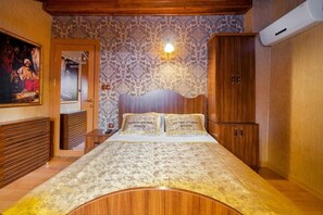 In-room safe, soundproofing, iron/ironing board, free WiFi - The First Ottoman Mansion (Istanbul)