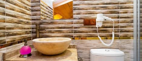 Dusche, Regendusche, kostenlose Toilettenartikel, Haartrockner