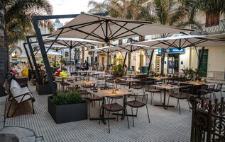 Breakfast, lunch, dinner served; Italian cuisine 