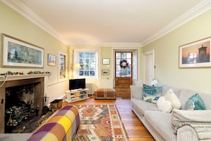 Apartment (1 Bedroom) | 1 bedroom, iron/ironing board, internet, bed sheets - Beautiful apartment, private garden, Calton Hill (Edinburgh)