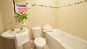 Apartment (1 Bedroom) | Bathroom | Free toiletries, hair dryer, towels, soap