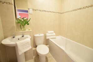 Departamento (1 Bedroom) | Baño | Amenidades de baño gratuitas, secadora de cabello, toallas, jabón 