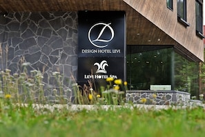 A modern building with a stone facade and a glass entrance.
