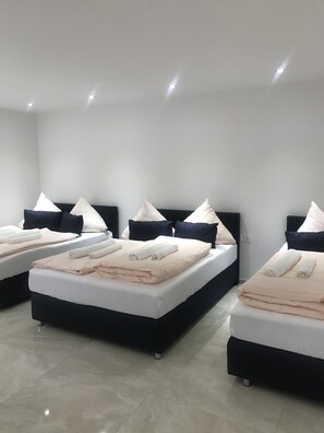 Bureau, chambres insonorisées, fer et planche à repasser, Wi-Fi gratuit