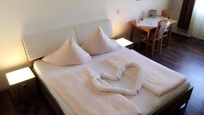 Suite, 2 Bedrooms | Desk, soundproofing, iron/ironing board, free WiFi - Hotel Restaurant Memo (Mannheim)