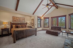 4 bedrooms, internet, bed sheets - Sunriver Escape with Hot Tub, Forest Views & BBQ (Bend)