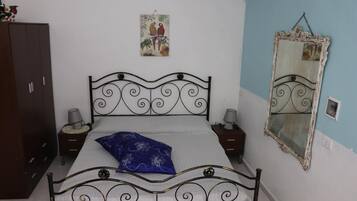 1 bedroom, individually decorated, individually furnished, desk