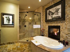 Hair dryer, towels - Spacious Sunriver Getaway with Access to Forest House (Bend)