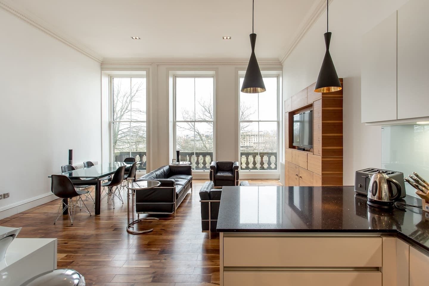 Talheres/pratos/utensílios de cozinha, mesas de jantar